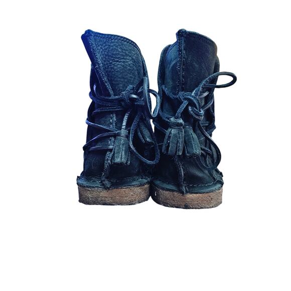 Baffin Indie Pure Black Suede Flat Slip On Ankle Boots Tassel Laces Boho 7 EUC - Picture 6 of 12